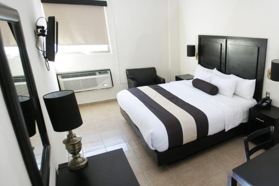 Hotel El Camino Inn & Suites Reynosa Eksteriør billede