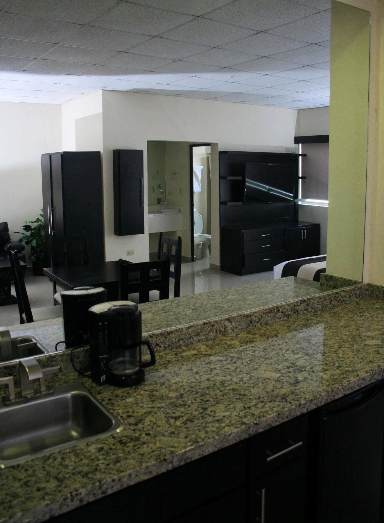 Hotel El Camino Inn & Suites Reynosa Eksteriør billede