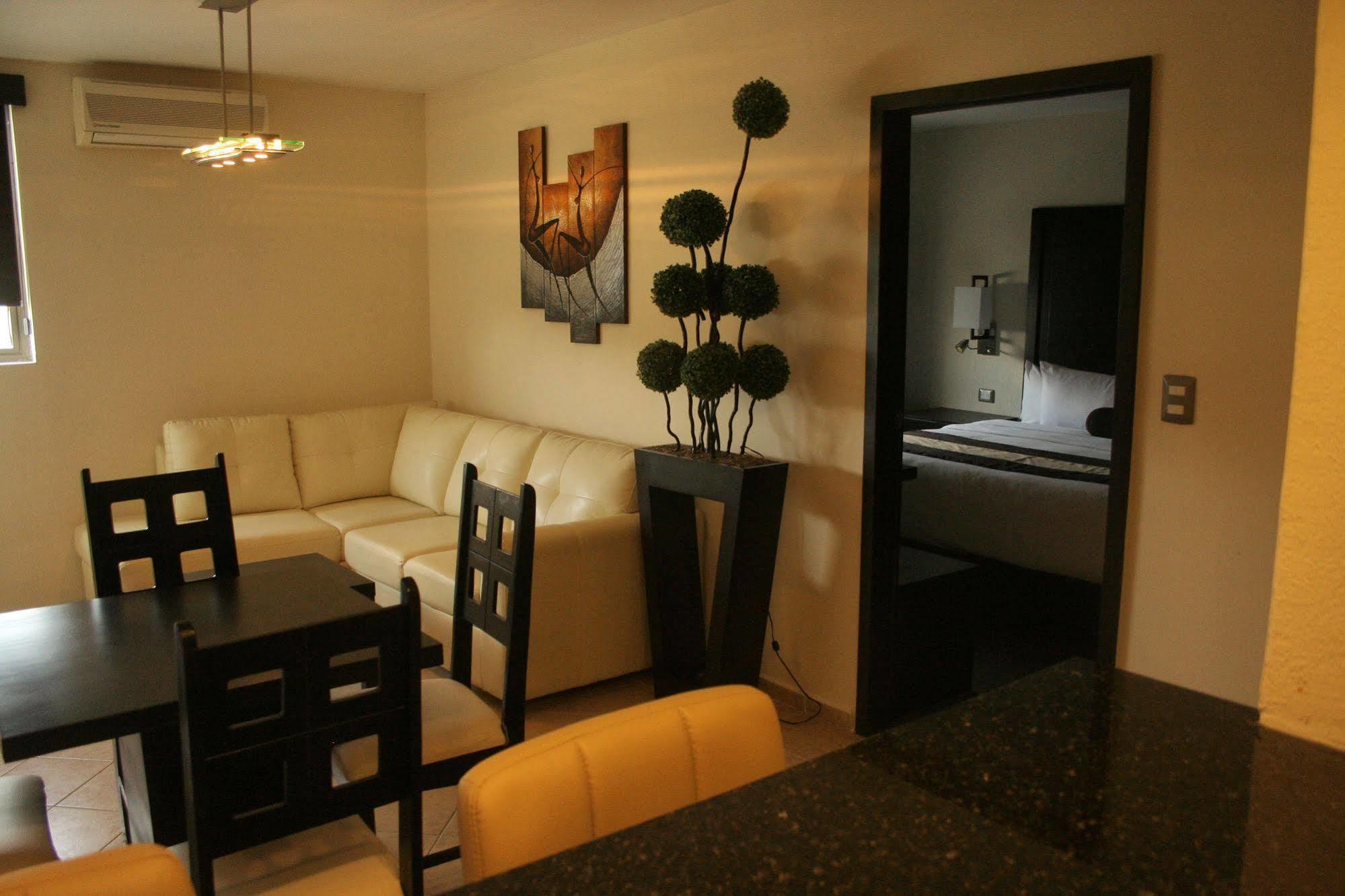 Hotel El Camino Inn & Suites Reynosa Eksteriør billede