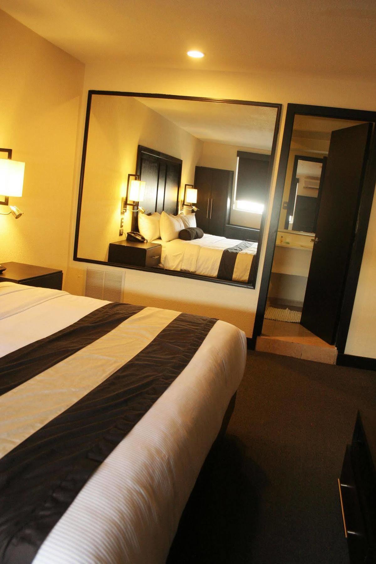 Hotel El Camino Inn & Suites Reynosa Eksteriør billede